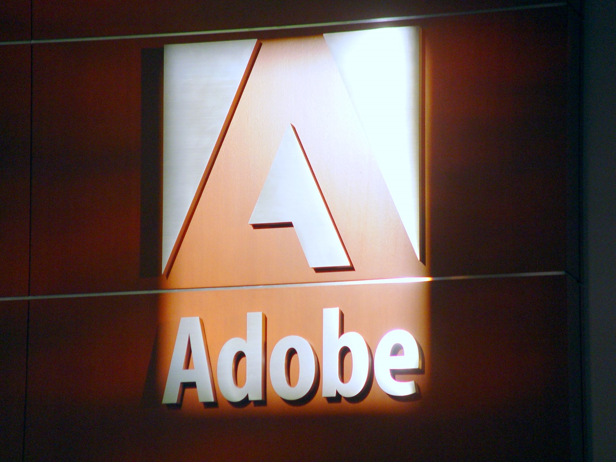 Adobe是如何让竞争对手消失的？